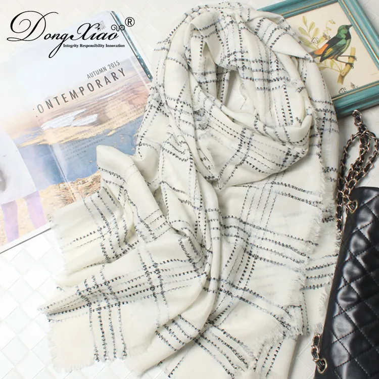 Solid Cashmere Scarf · 100% Cashmere · Multiple Colors, 14–15.5µm — detail view 9