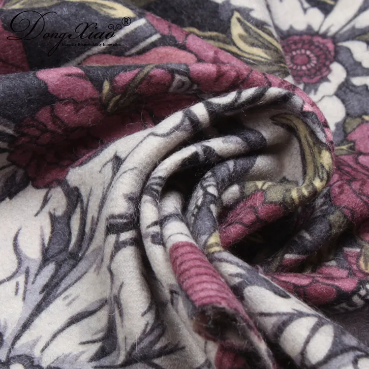 Solid Cashmere Scarf · 100% Cashmere · Multiple Colors, 14–15.5µm — detail view 4
