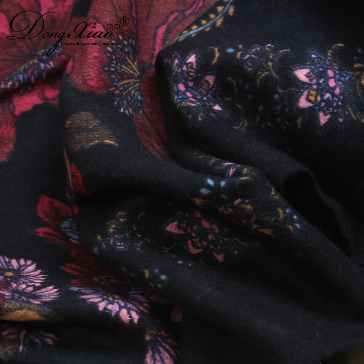 Solid Cashmere Scarf · 100% Cashmere · Multiple Colors, 14–15.5µm — detail view 3