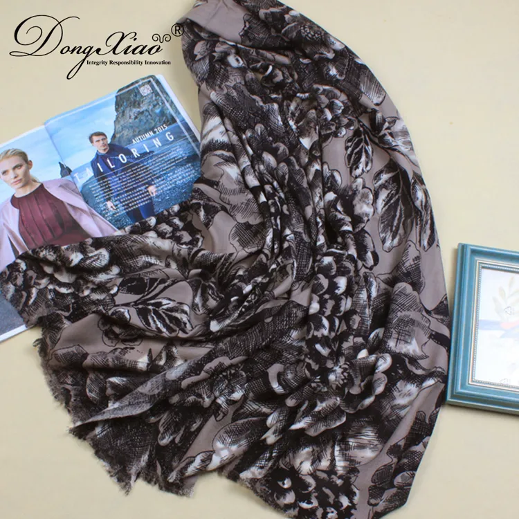 Solid Cashmere Scarf · 100% Cashmere · Multiple Colors, 14–15.5µm — detail view 2