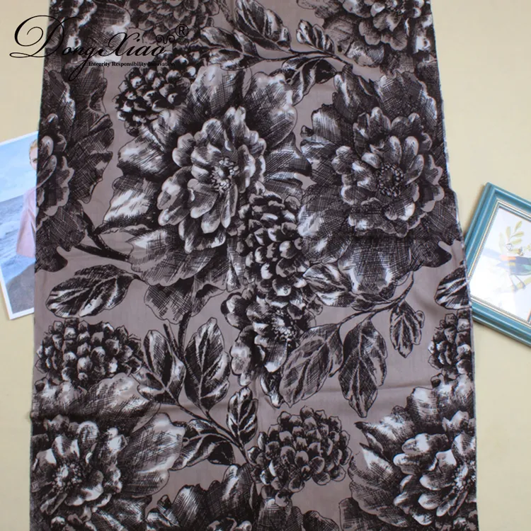Solid Cashmere Scarf · 100% Cashmere · Multiple Colors, 14–15.5µm — detail view 3