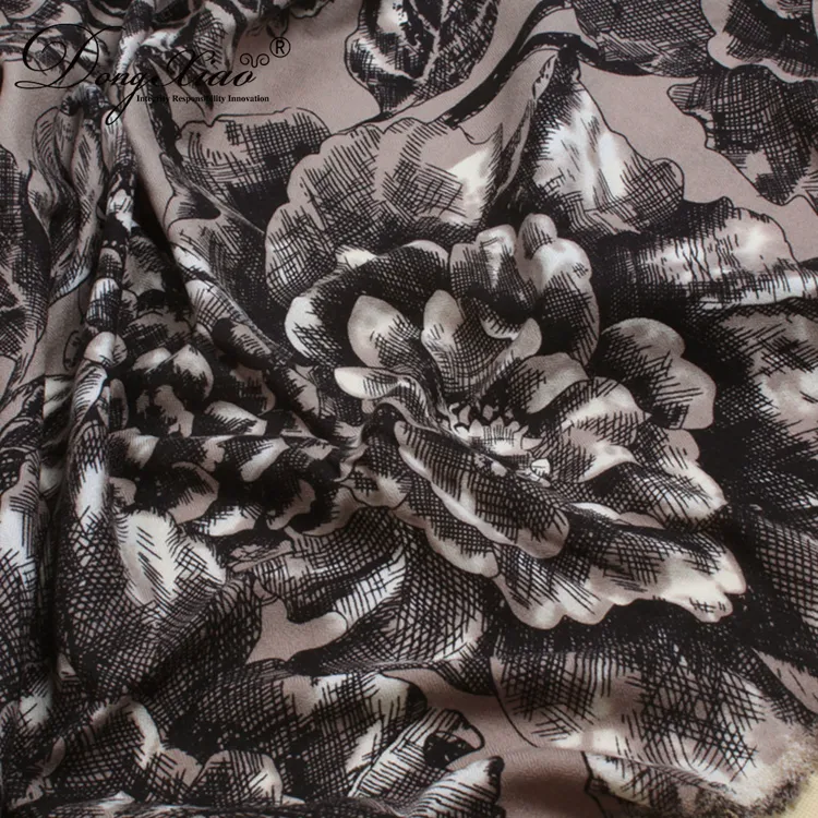 Solid Cashmere Scarf · 100% Cashmere · Multiple Colors, 14–15.5µm — detail view 4
