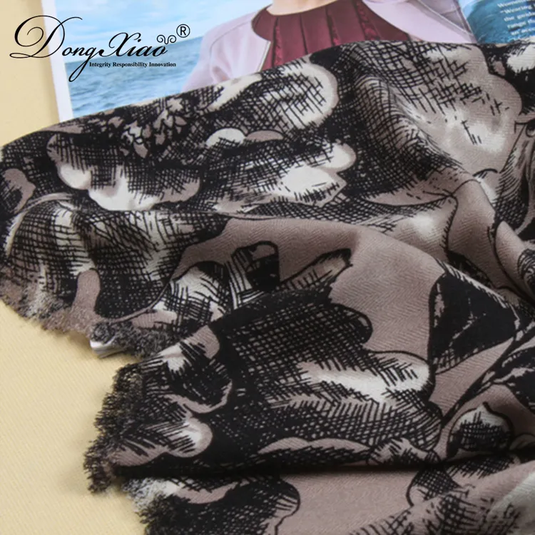 Solid Cashmere Scarf · 100% Cashmere · Multiple Colors, 14–15.5µm — detail view 5