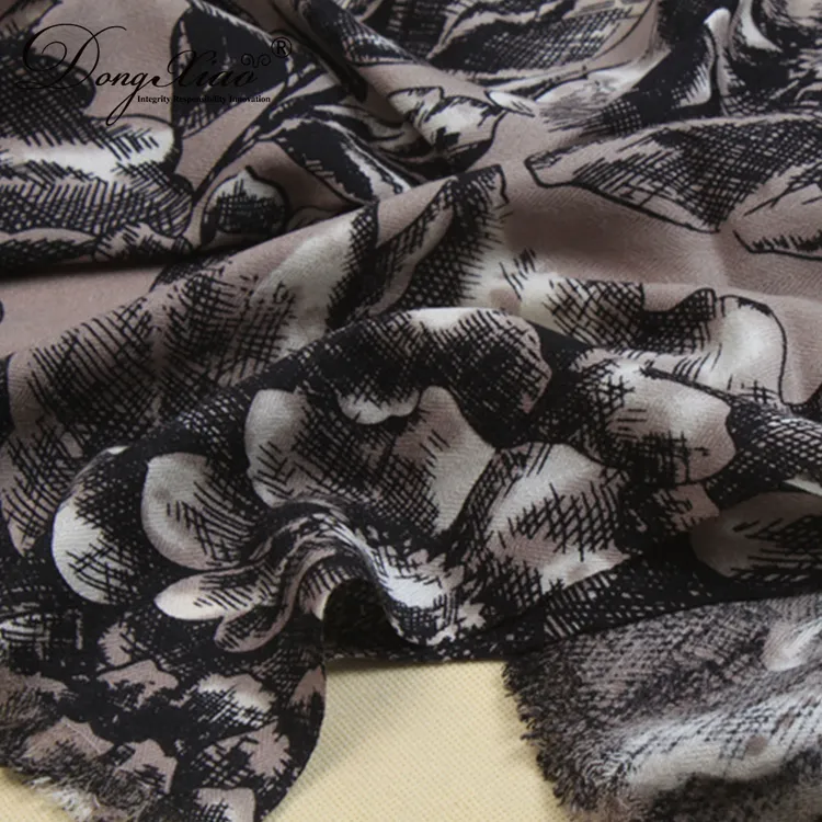 Solid Cashmere Scarf · 100% Cashmere · Multiple Colors, 14–15.5µm — detail view 6