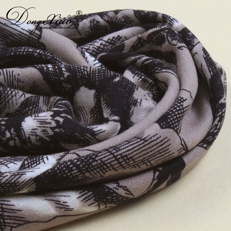 Solid Cashmere Scarf · 100% Cashmere · Multiple Colors, 14–15.5µm — detail view 8