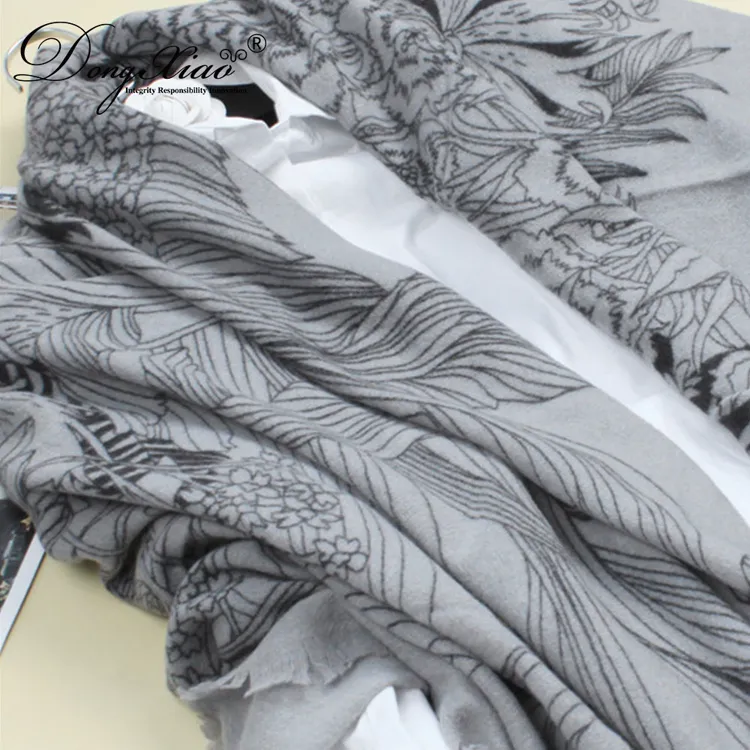 Solid Cashmere Scarf · 100% Cashmere · Multiple Colors, 14–15.5µm — detail view 2