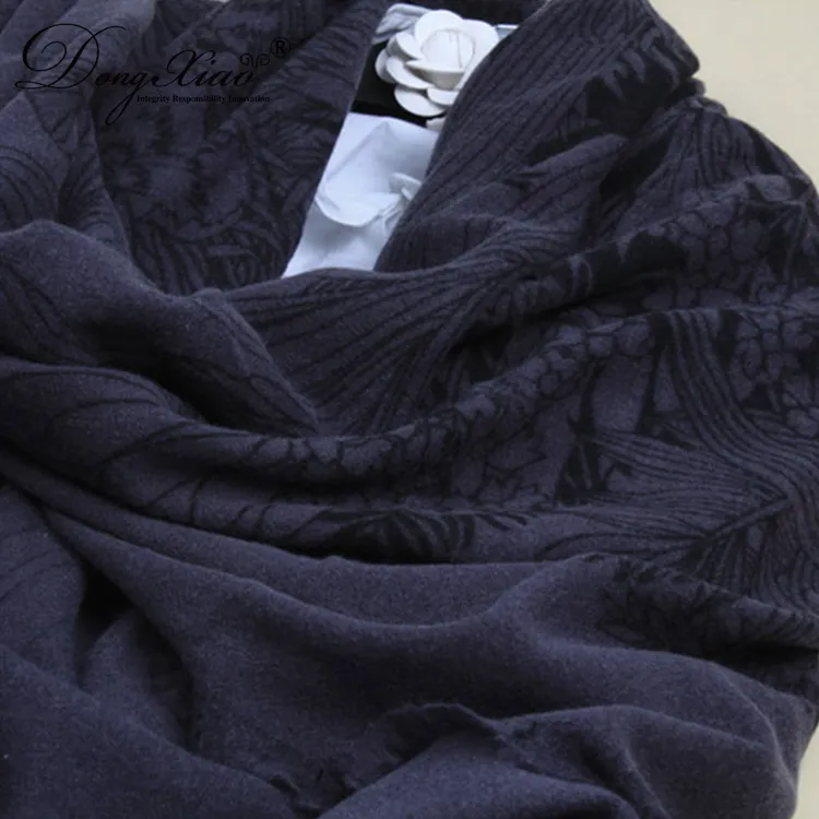 Solid Cashmere Scarf · 100% Cashmere · Multiple Colors, 14–15.5µm — detail view 7