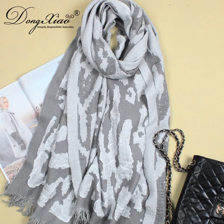 Solid Cashmere Scarf · 100% Cashmere · Multiple Colors, 14–15.5µm — detail view 5