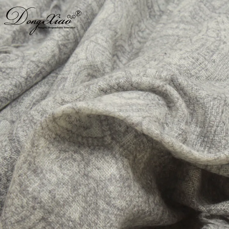 Solid Cashmere Scarf · 100% Cashmere · Multiple Colors, 14–15.5µm — detail view 4