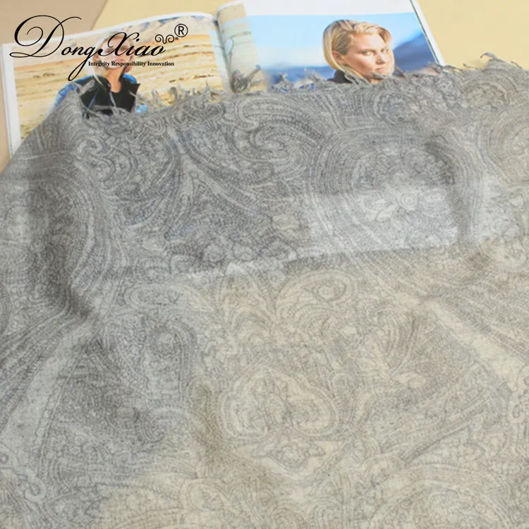 Solid Cashmere Scarf · 100% Cashmere · Multiple Colors, 14–15.5µm — detail view 6