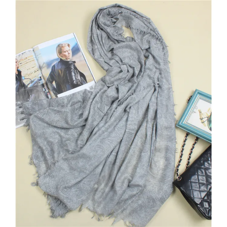 Solid Cashmere Scarf · 100% Cashmere · Multiple Colors, 14–15.5µm — detail view 9