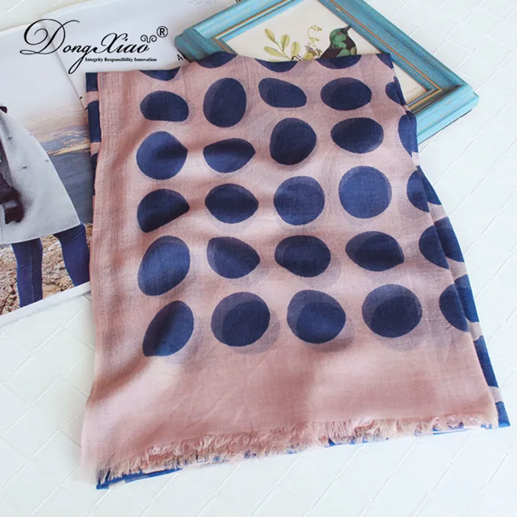 Solid Cashmere Scarf · 100% Cashmere · Multiple Colors, 14–15.5µm — detail view 3