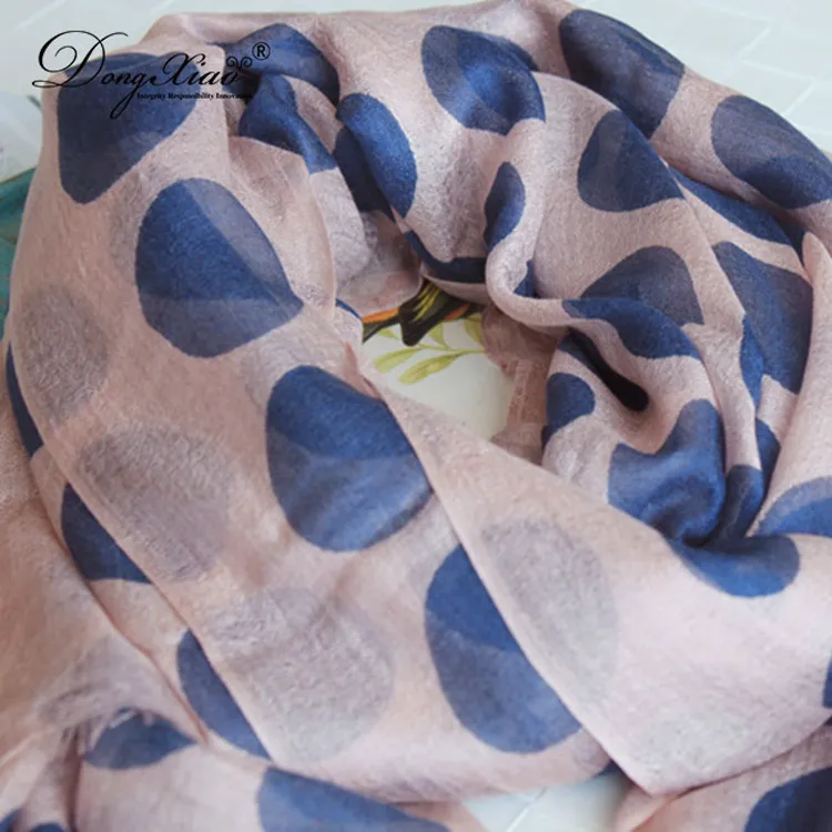 Solid Cashmere Scarf · 100% Cashmere · Multiple Colors, 14–15.5µm — detail view 4