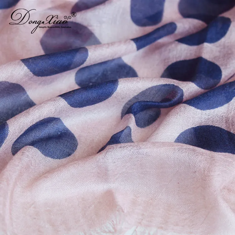 Solid Cashmere Scarf · 100% Cashmere · Multiple Colors, 14–15.5µm — detail view 5