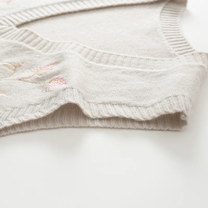 100% Cashmere, Cashmere sleeveless vest — Black Embroidered, 14–15.5µm, Cashmere Garment / Women — detail view 5