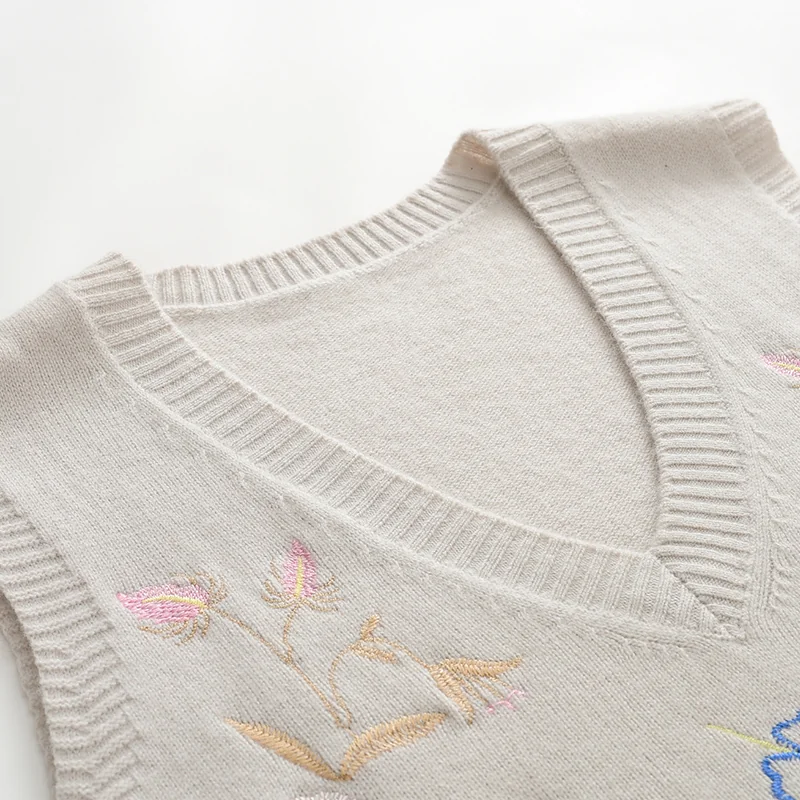 100% Cashmere, Cashmere sleeveless vest — Black Embroidered, 14–15.5µm, Cashmere Garment / Women — detail view 6