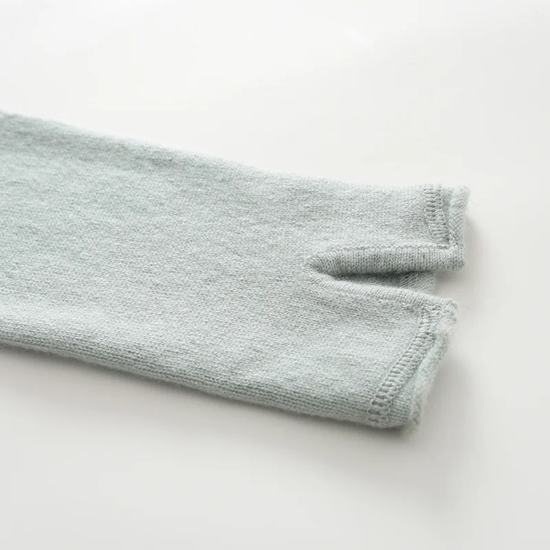 100% Cashmere, Cashmere V-neck sweater — Green, 14–15.5µm, Cashmere Garment / Women — detail view 7
