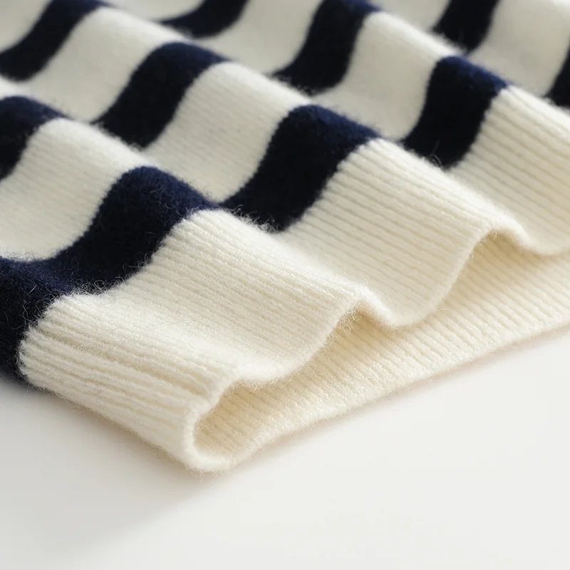 100% Cashmere, Cashmere crew-neck sweater — Striped, 14–15.5µm, Cashmere Garment / Women — detail view 3