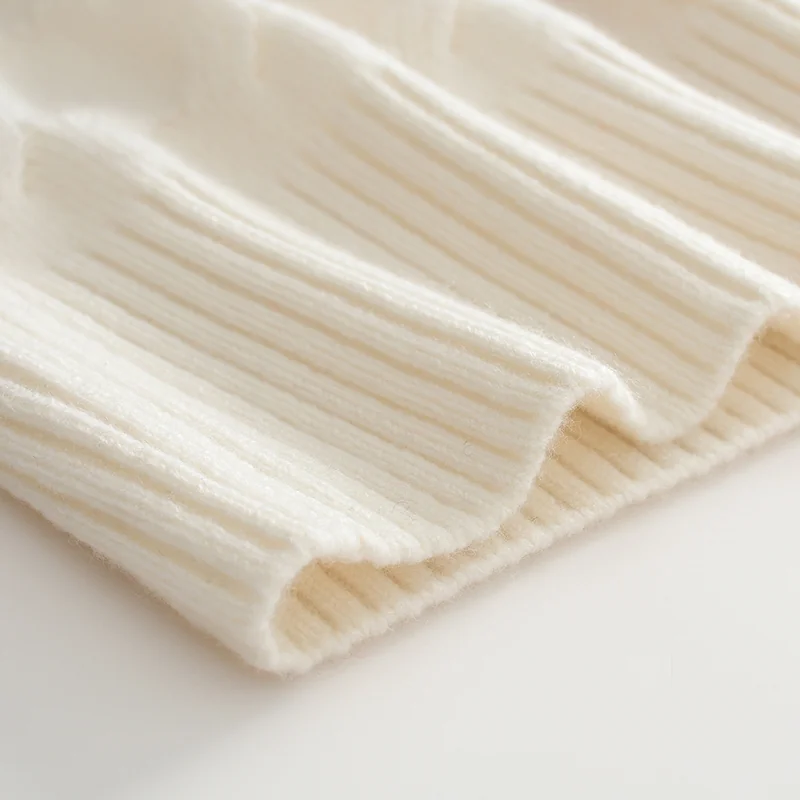 100% Cashmere, Cashmere V-neck sweater — Cable, 14–15.5µm, Cashmere Garment / Women — detail view 3
