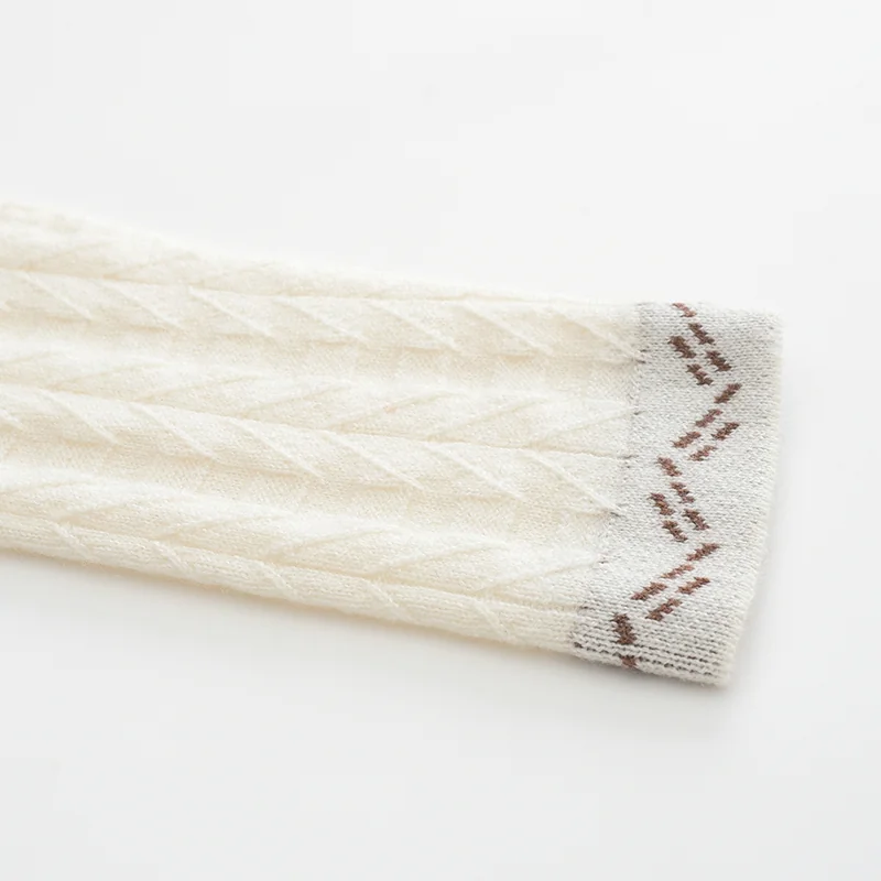 100% Cashmere, Cashmere button-front cardigan — Beige, 14–15.5µm, Cashmere Garment / Women — detail view 5