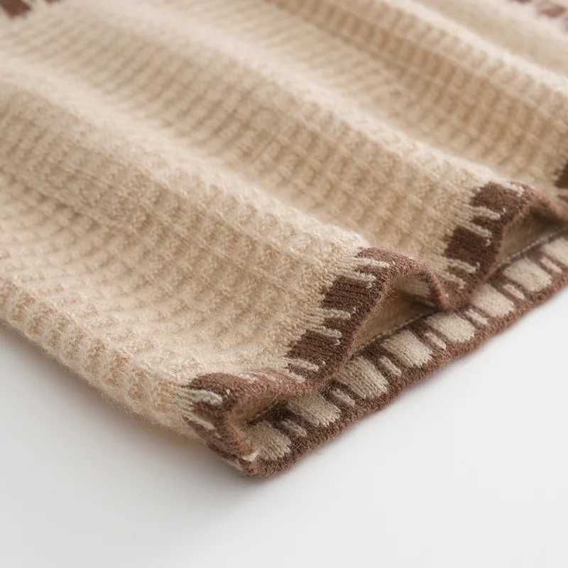 100% Cashmere, Cashmere button-front cardigan — Black Short sleeve, 14–15.5µm, Cashmere Garment / Women — detail view 4