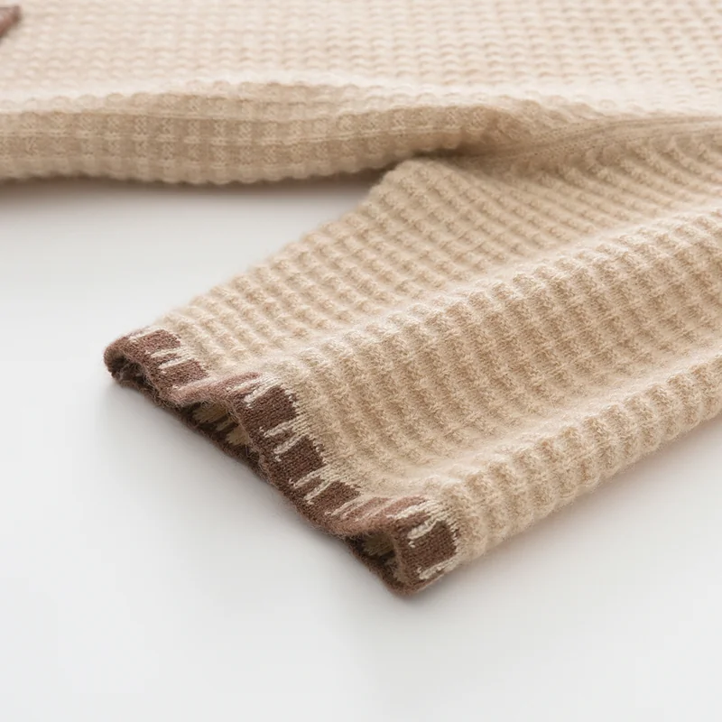 100% Cashmere, Cashmere button-front cardigan — Black Short sleeve, 14–15.5µm, Cashmere Garment / Women — detail view 5