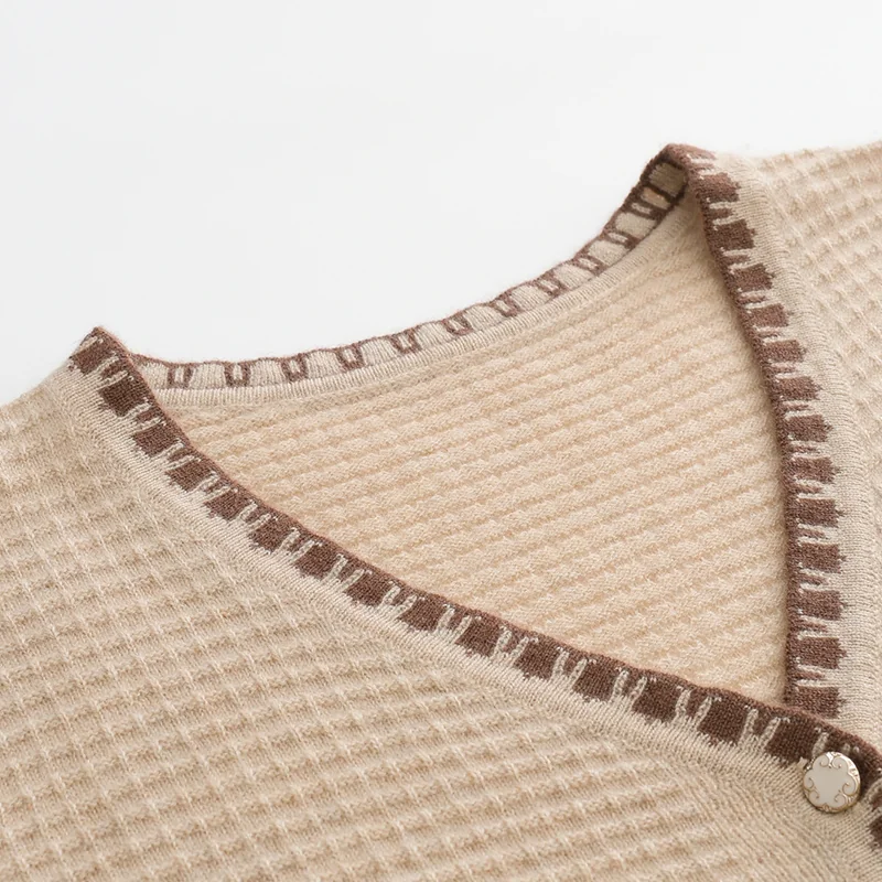 100% Cashmere, Cashmere button-front cardigan — Black Short sleeve, 14–15.5µm, Cashmere Garment / Women — detail view 6