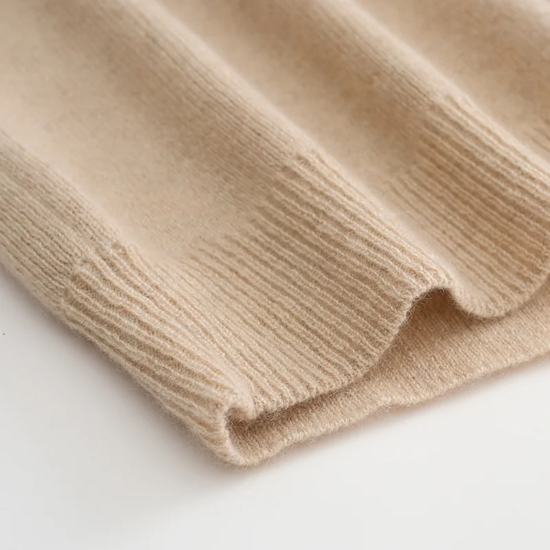 100% Cashmere, Cashmere crew-neck sweater — White, 14–15.5µm, Cashmere Garment / Women — detail view 4