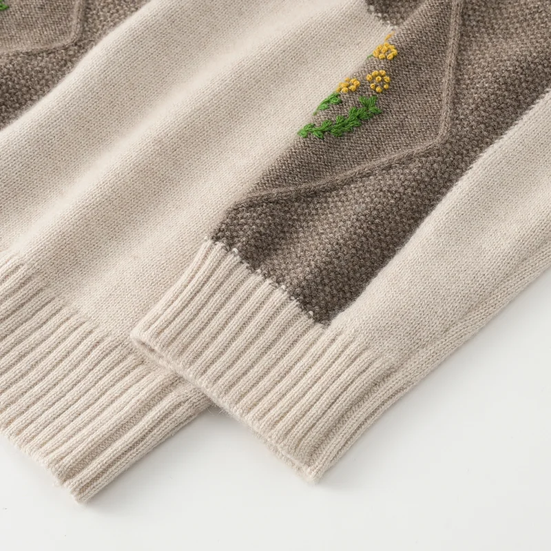 100% Cashmere, Cashmere crew-neck sweater — Grey Checked, 14–15.5µm, Cashmere Garment / Women — detail view 5