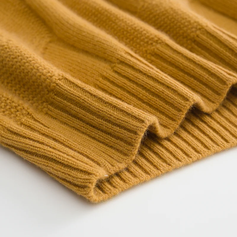 100% Cashmere, Cashmere crew-neck sweater — White, 14–15.5µm, Cashmere Garment / Women — detail view 4