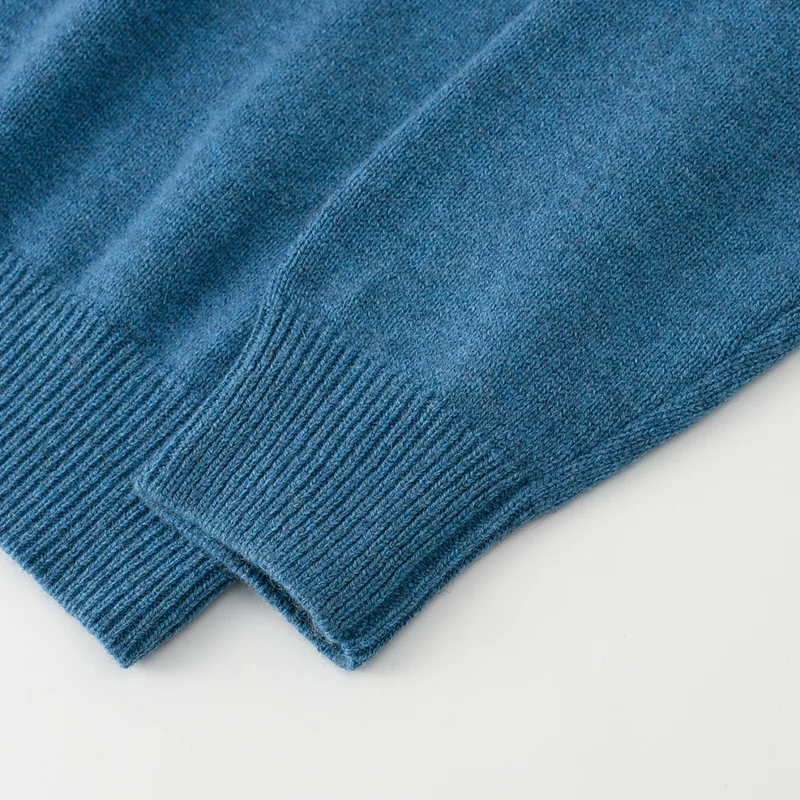 100% Cashmere, Cashmere crew-neck sweater — Beige Deep V, 14–15.5µm, Cashmere Garment / Women — detail view 6