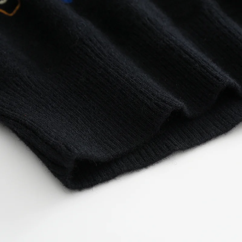 100% Cashmere, Cashmere crew-neck sweater — Red Jacquard, 14–15.5µm, Cashmere Garment / Women — detail view 4