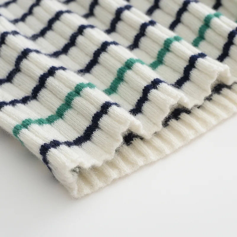 100% Cashmere, Cashmere crew-neck sweater — Striped long, 14–15.5µm, Cashmere Garment / Women — detail view 3