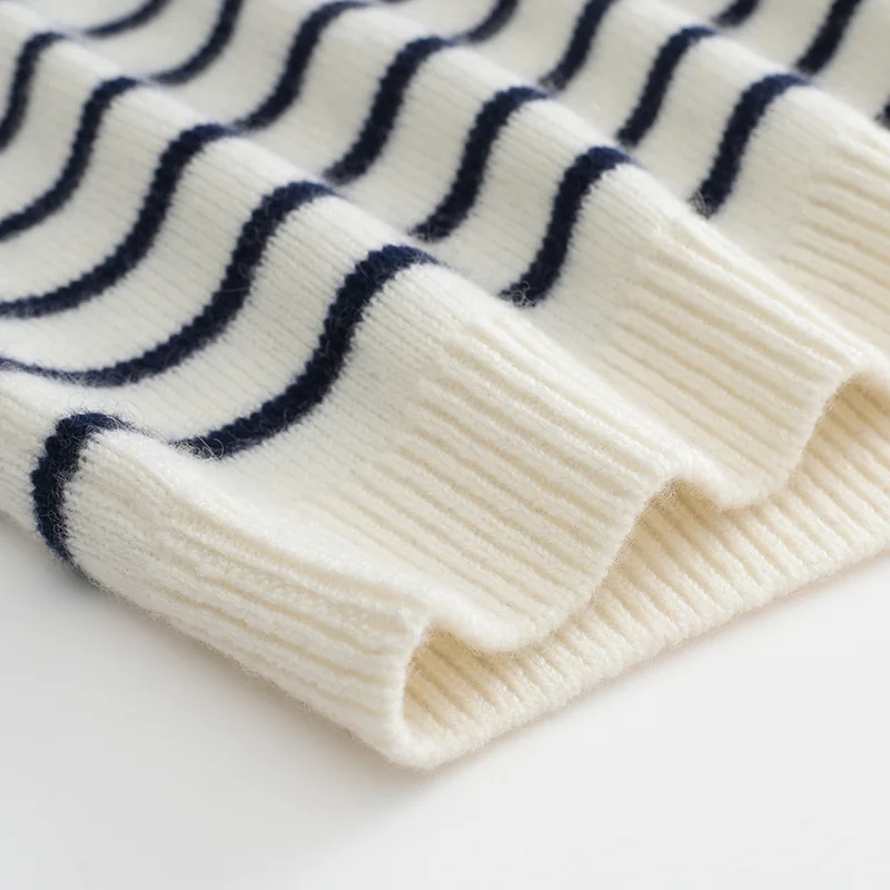 100% Cashmere, Cashmere crew-neck sweater — Striped, 14–15.5µm, Cashmere Garment / Women — detail view 3