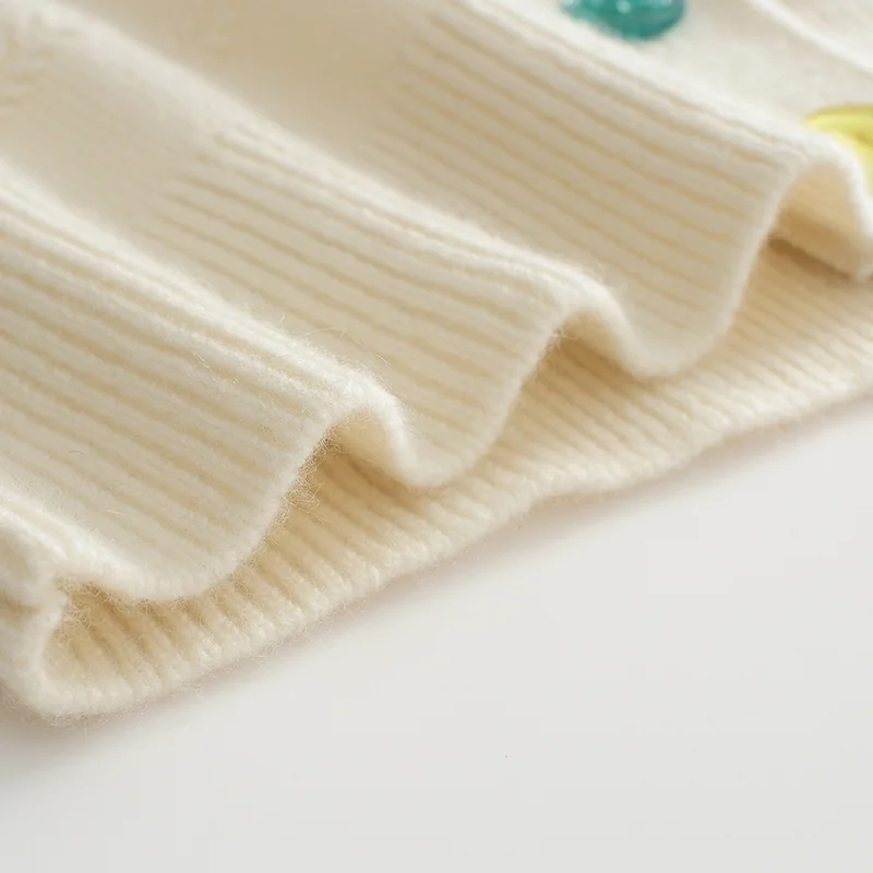 100% Cashmere, Cashmere button-front cardigan, 14–15.5µm, Cashmere Garment / Women — detail view 3