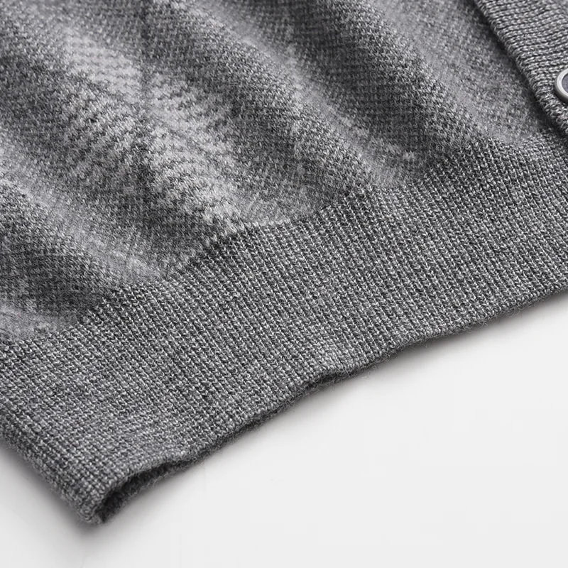 100% Cashmere, Cashmere V-neck sweater — Red, 14–15.5µm, Cashmere Garment / Men — detail view 5