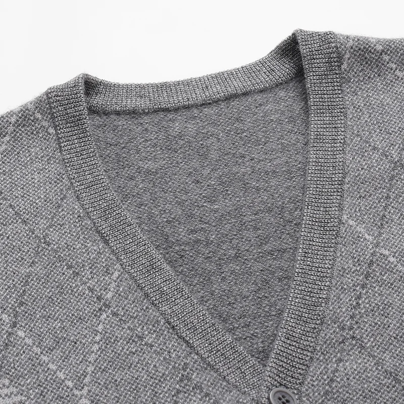 100% Cashmere, Cashmere V-neck sweater — Red, 14–15.5µm, Cashmere Garment / Men — detail view 7