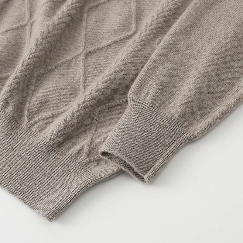 100% Cashmere, Cashmere crew-neck sweater — Green Diamond cable, 14–15.5µm, Cashmere Garment / Men — detail view 5