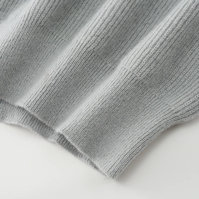100% Cashmere, Cashmere crew-neck sweater — White, 14–15.5µm, Cashmere Garment / Women — detail view 4