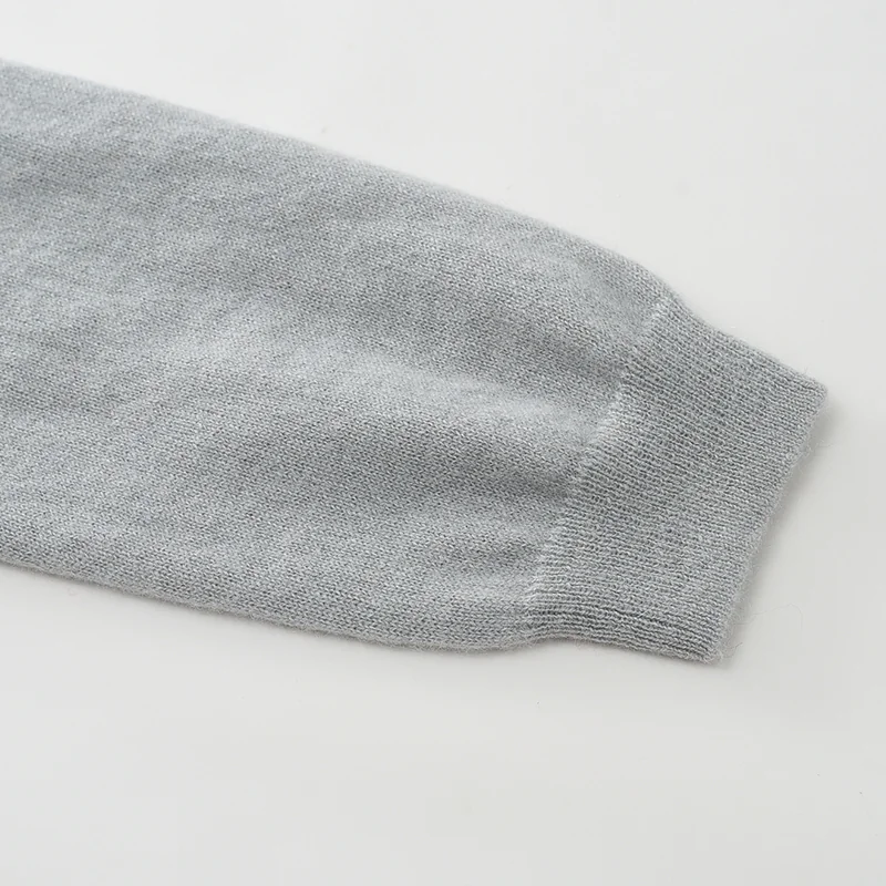 100% Cashmere, Cashmere crew-neck sweater — White, 14–15.5µm, Cashmere Garment / Women — detail view 5