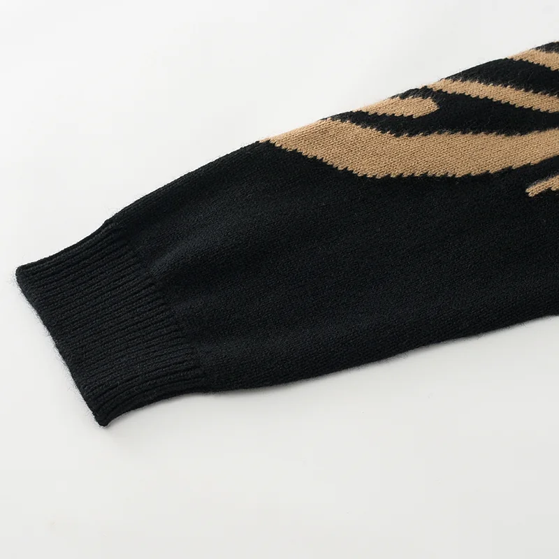 100% Cashmere, Cashmere crew-neck sweater — Black Contrast sleeve, 14–15.5µm, Cashmere Garment / Women — detail view 4