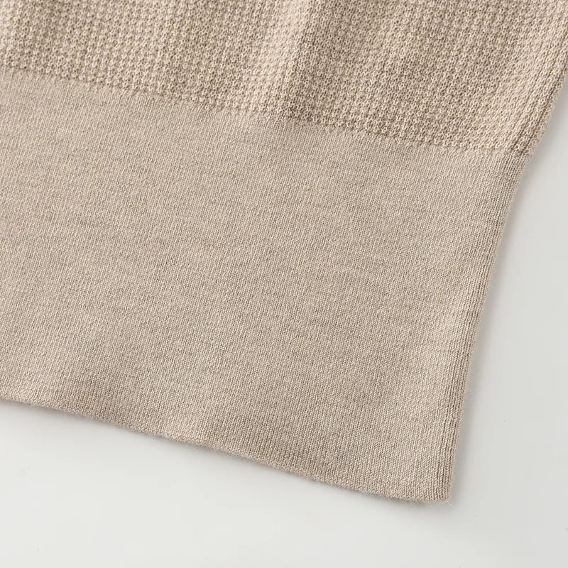 100% Cashmere, Cashmere crew-neck sweater — Beige Worsted, 14–15.5µm, Cashmere Garment / Women — detail view 5
