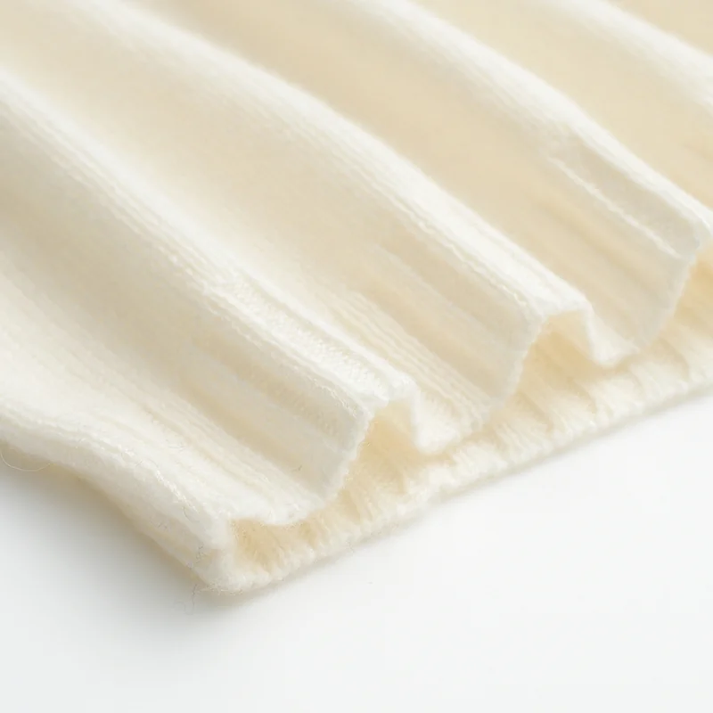 100% Cashmere, Cashmere crew-neck sweater — White, 14–15.5µm, Cashmere Garment / Women — detail view 3