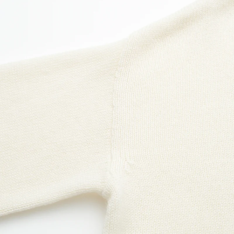 100% Cashmere, Cashmere crew-neck sweater — White, 14–15.5µm, Cashmere Garment / Women — detail view 4