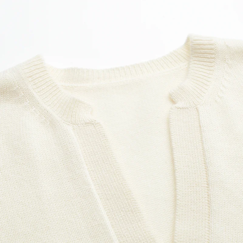 100% Cashmere, Cashmere crew-neck sweater — White, 14–15.5µm, Cashmere Garment / Women — detail view 7