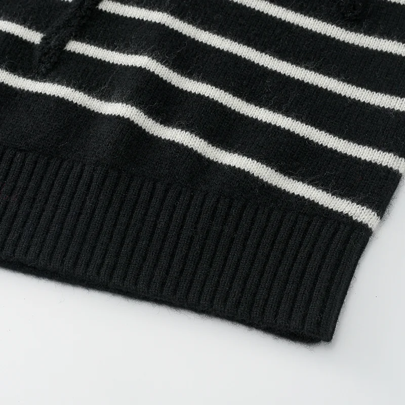 100% Cashmere, Cashmere crew-neck sweater — Black Striped, 14–15.5µm, Cashmere Garment / Women — detail view 3