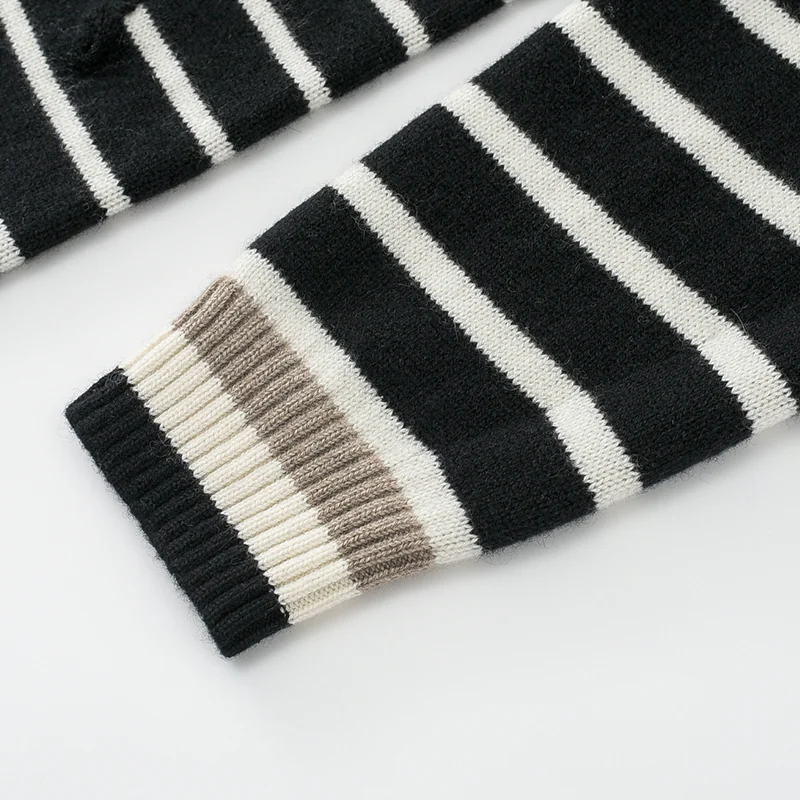 100% Cashmere, Cashmere crew-neck sweater — Black Striped, 14–15.5µm, Cashmere Garment / Women — detail view 4