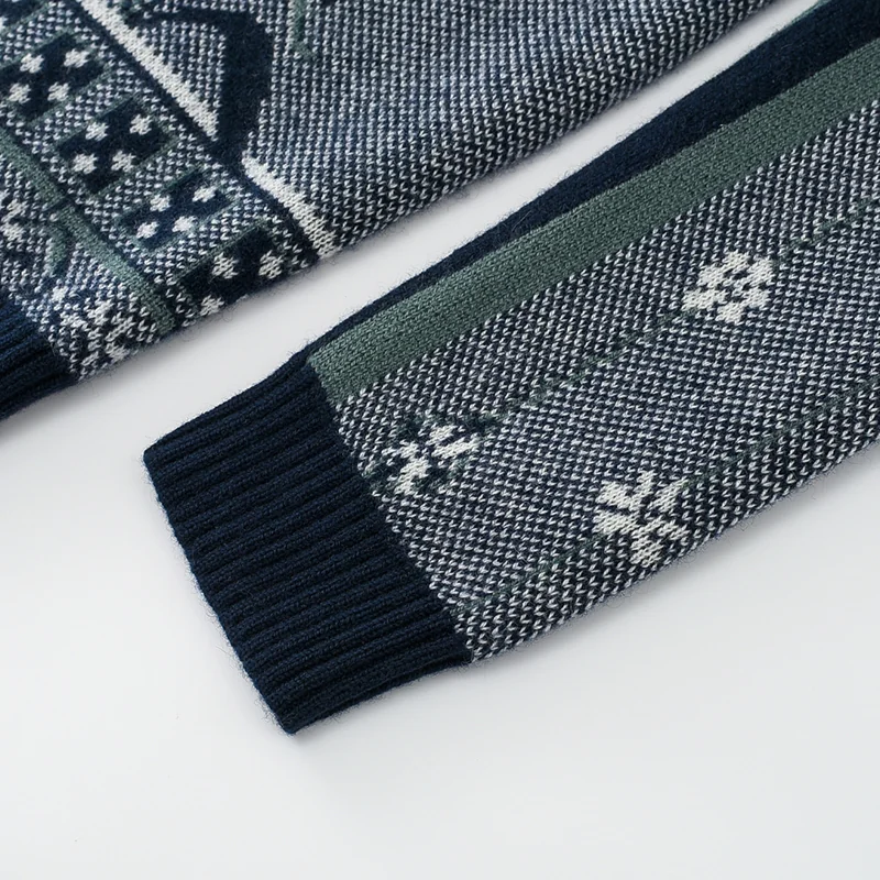 100% Cashmere, Cashmere crew-neck sweater — Green Embroidered, 14–15.5µm, Cashmere Garment / Women — detail view 5