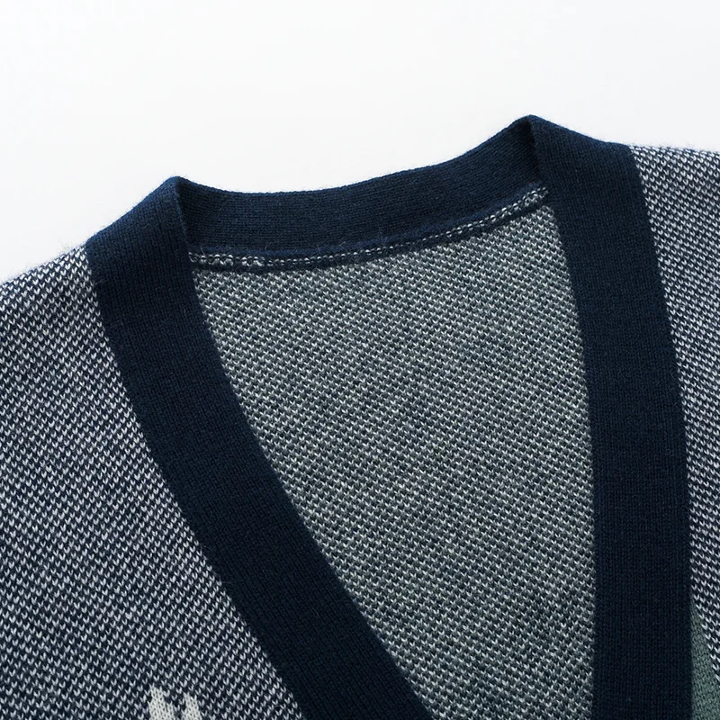 100% Cashmere, Cashmere crew-neck sweater — Green Embroidered, 14–15.5µm, Cashmere Garment / Women — detail view 6