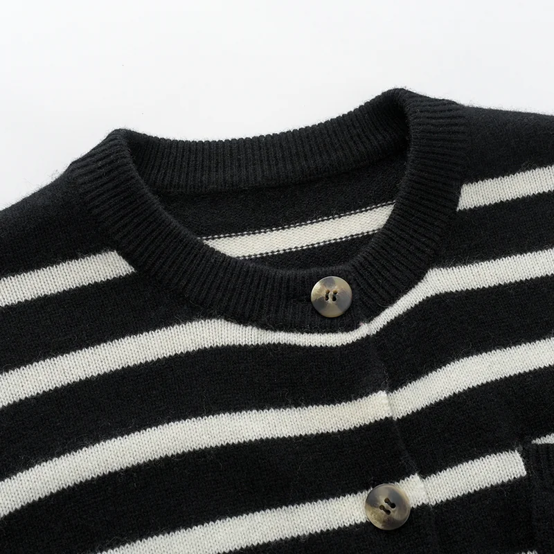100% Cashmere, Cashmere crew-neck sweater — Black Striped, 14–15.5µm, Cashmere Garment / Women — detail view 5